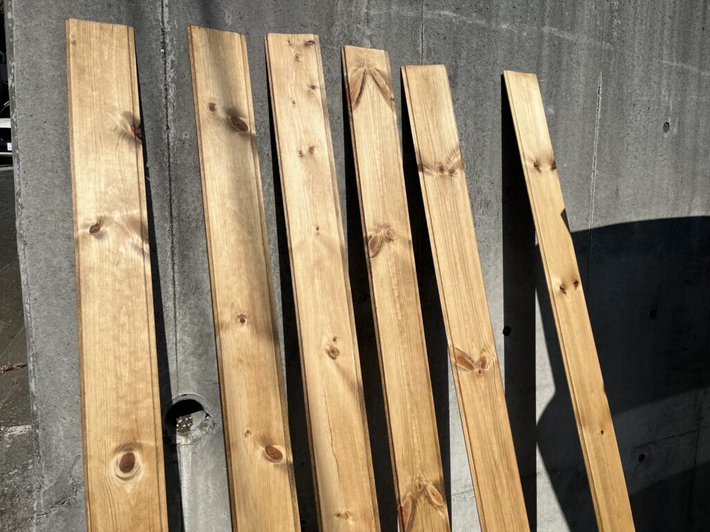 ワトコオイルで塗装済みの羽目板